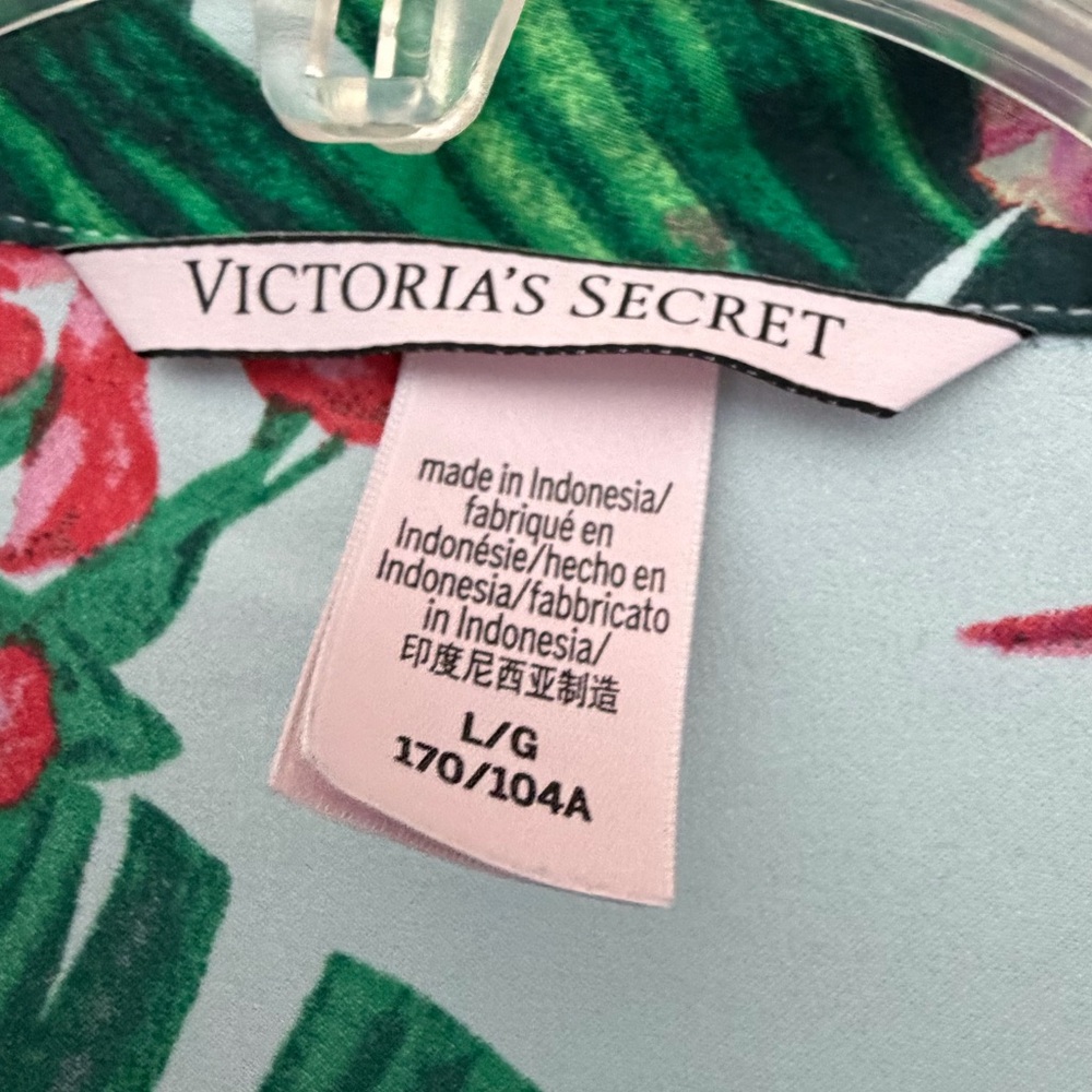 VICTORIA’S SECRET Tropical Floral Satin set shorts and button shirt with pocket - Picture 8 of 15